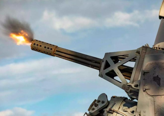 US Destroyer’s Last-Resort Fire: Defending Against Close-Range Houthi Missile Threa
